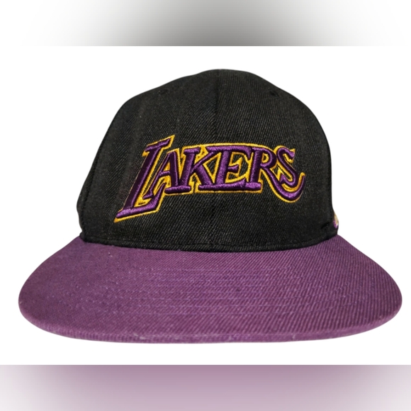 Los Angeles Lakers Snapback Cap 60th Anniversary Black Purple Mitchell & Ness